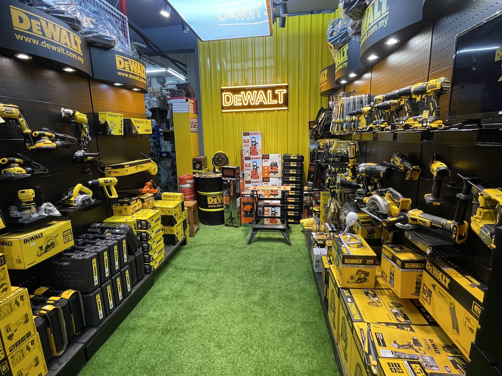 Proeast Hardware Trading 6